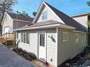 15442 Lake Shore Dr, Burton, OH 44021