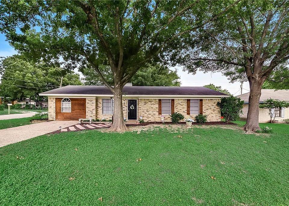 1st image of 2441 Morris Dr