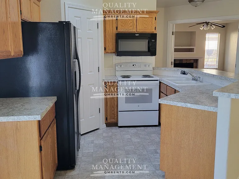 2104 E Olympic Ave — Photo 5