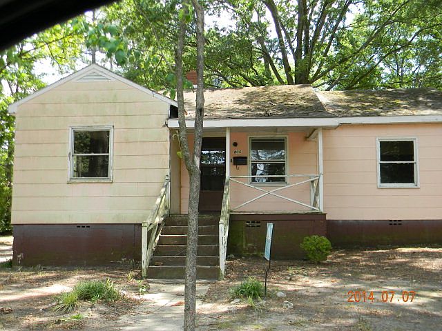 1st image of 806 Henry St