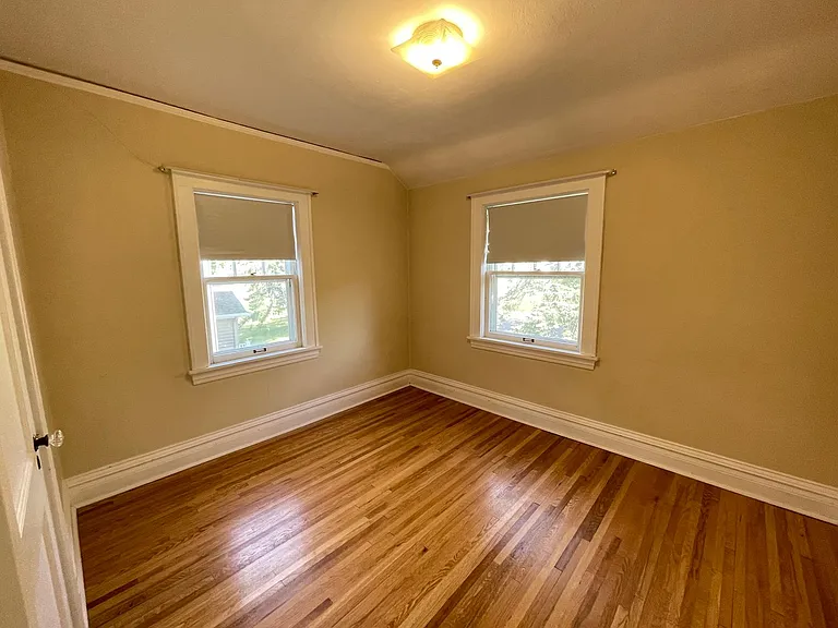 226 W Kent Rd — Photo 16
