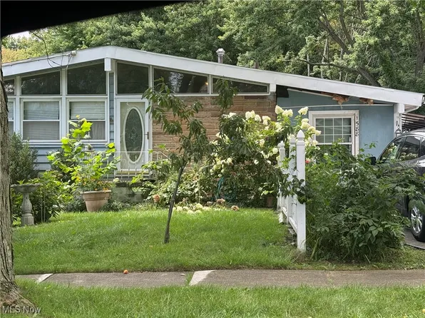 1588 Herkender Ave, Akron, OH 44310