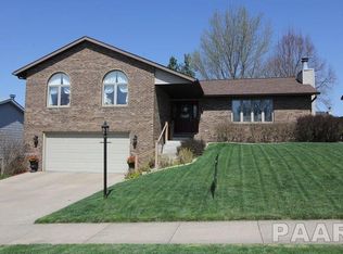 5935 W Ridgecrest Cir, Peoria, IL 61615