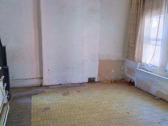 4th image of 1610 Saint Paul St