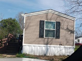 713 Ralph Bunche St, Waelder, TX 78959