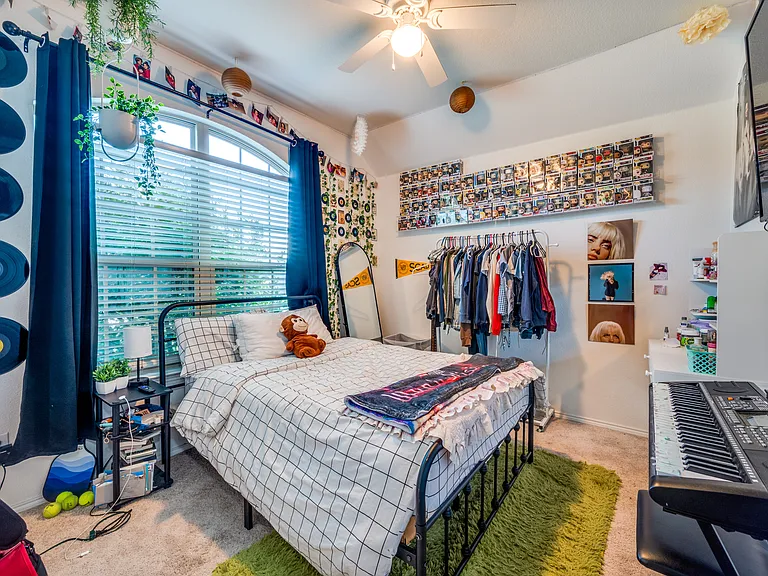 2445 Larimar Dr — Photo 19