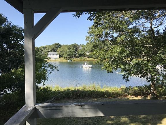 4th image of 285 Edgewater Dr E