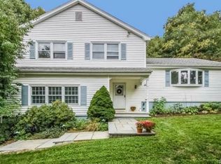 15 Woodchuck Ct, Norwalk, CT 06854