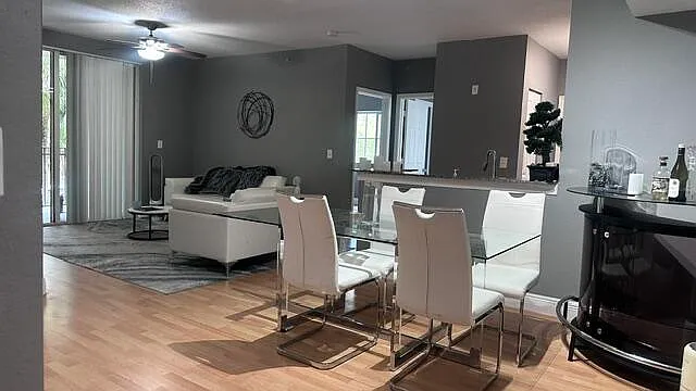 2 bed, 2.0 bath, 1080 sqft, $2,300 — Photo 3