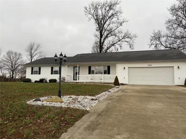 1304 Hazel Ln, Johnston City, IL 62951