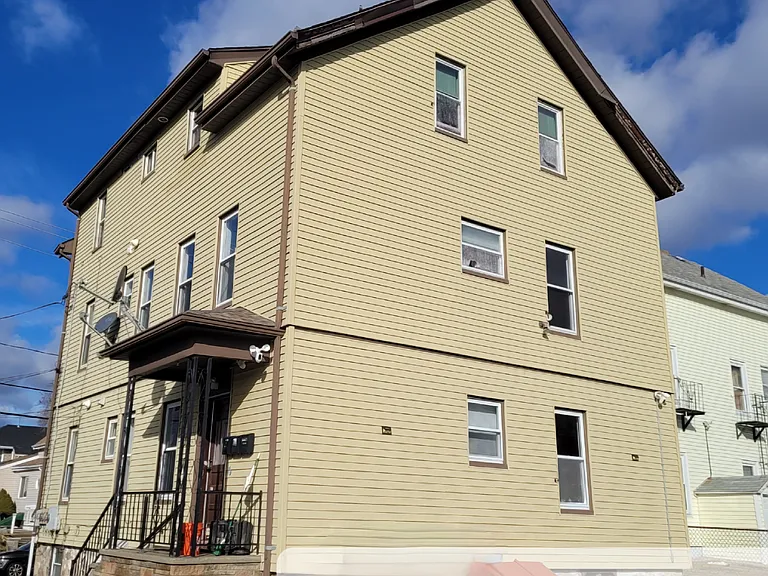 156 Kilburn St #2 — Photo 16