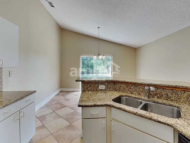10122 Richardson Ct — Photo 4