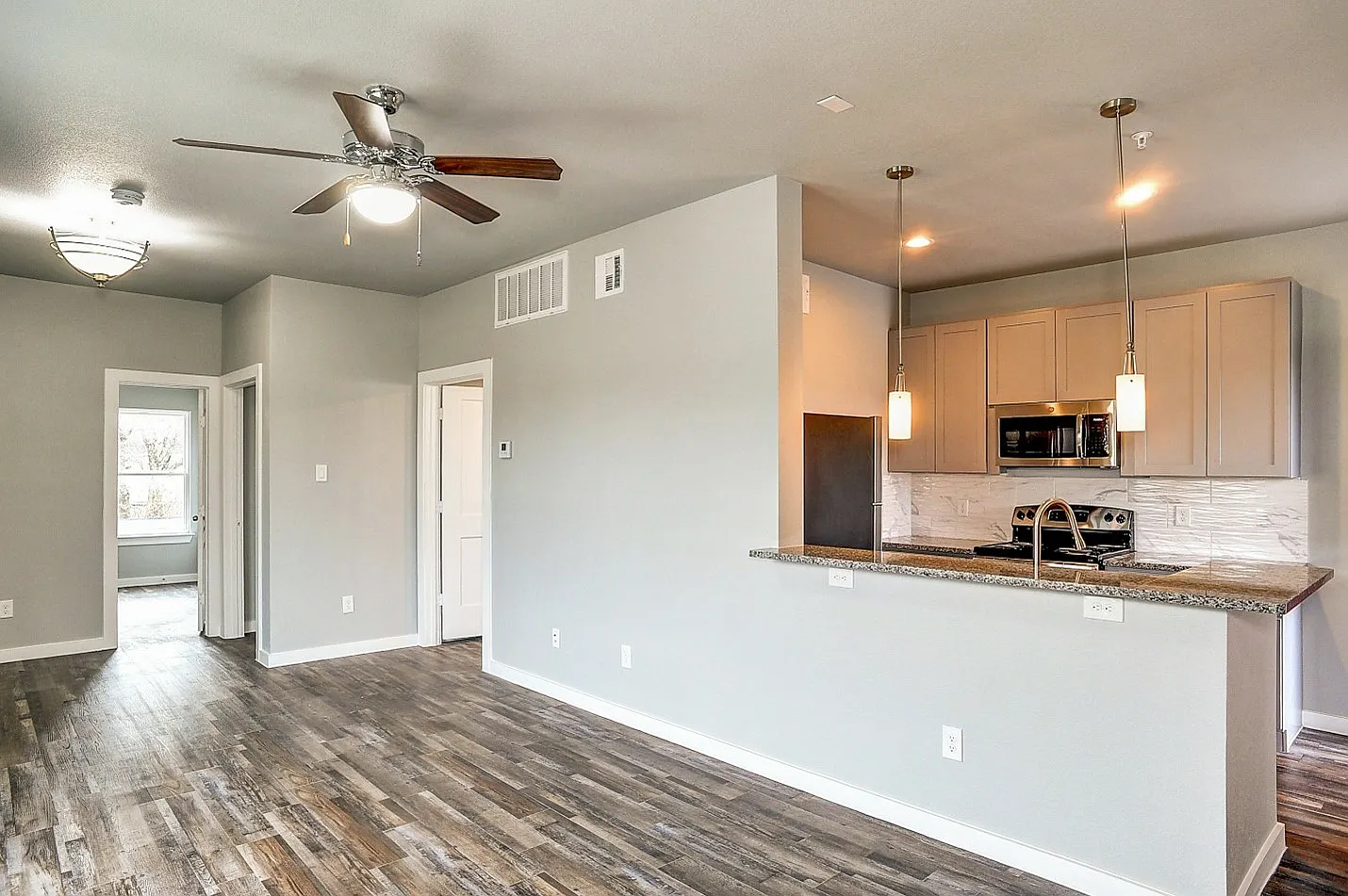 1420 Park Pl — Photo 1