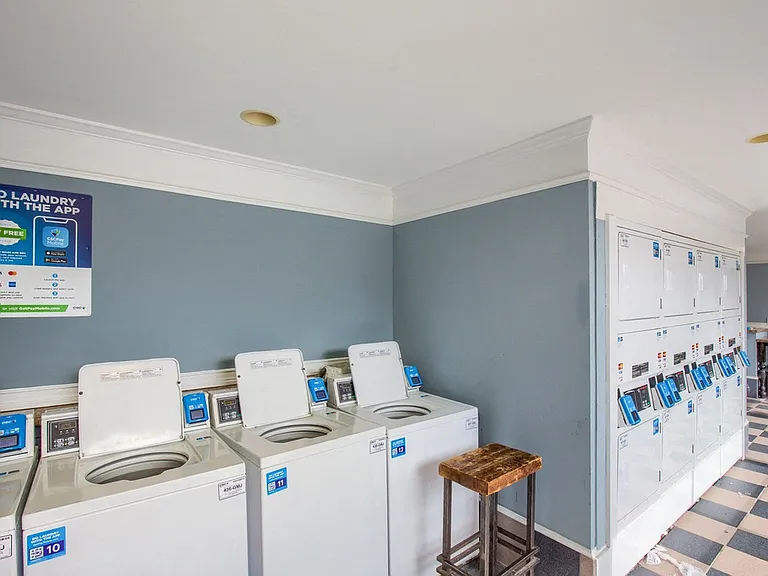 Sandpiper Apartments — Photo 33