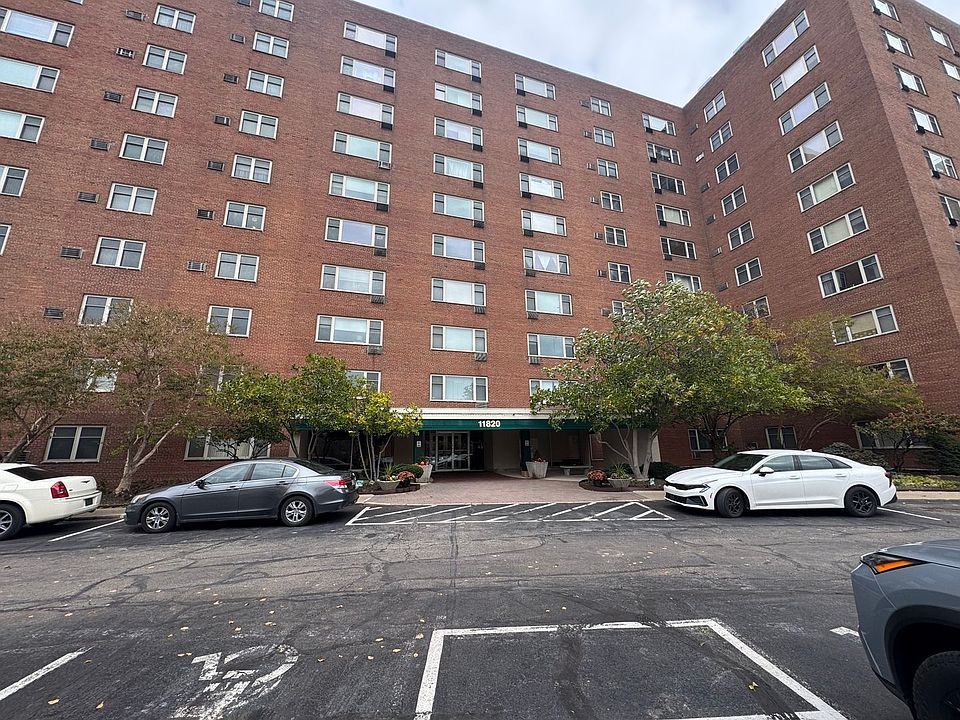 1st image of 11820 Edgewater Dr APT 115