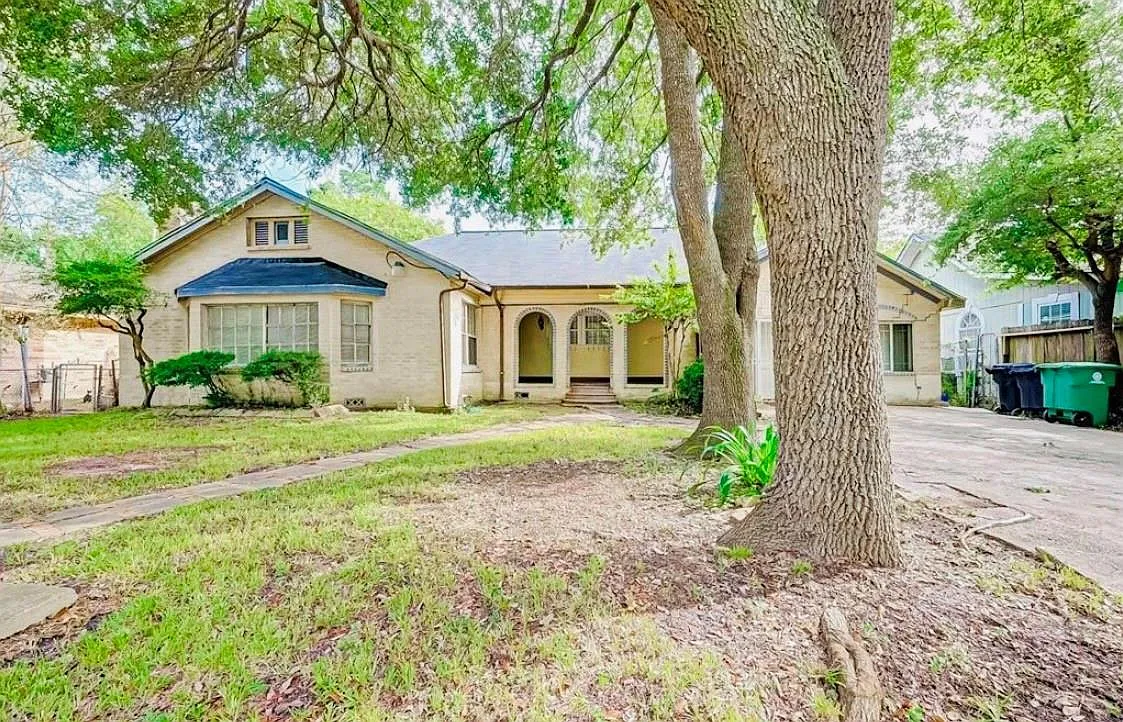6109 Saxon Dr — Photo 1