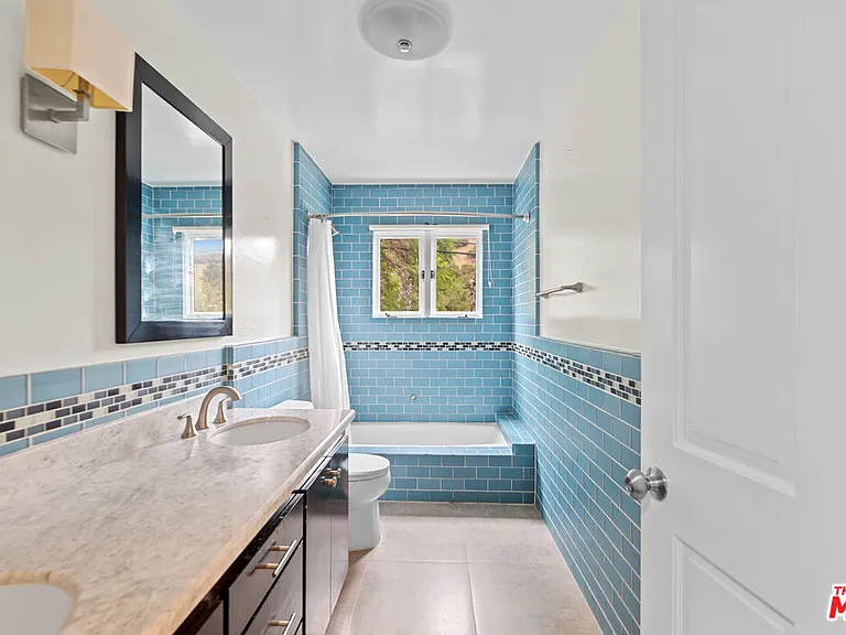 1759 N Beverly Dr — Photo 6