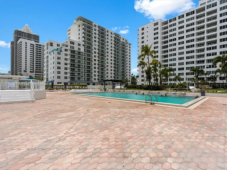 5005 Collins Ave #222 — Photo 31