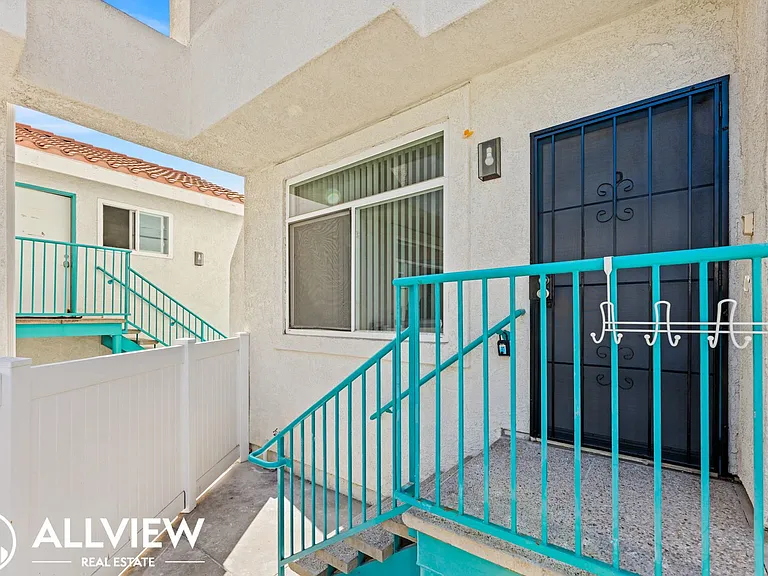 2418 Huntington Street — Photo 2