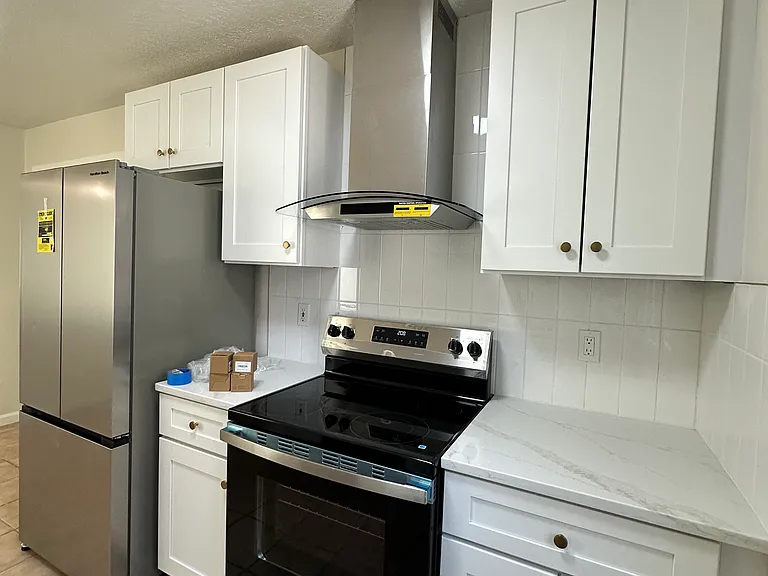 617 Madison St NE #A — Photo 2