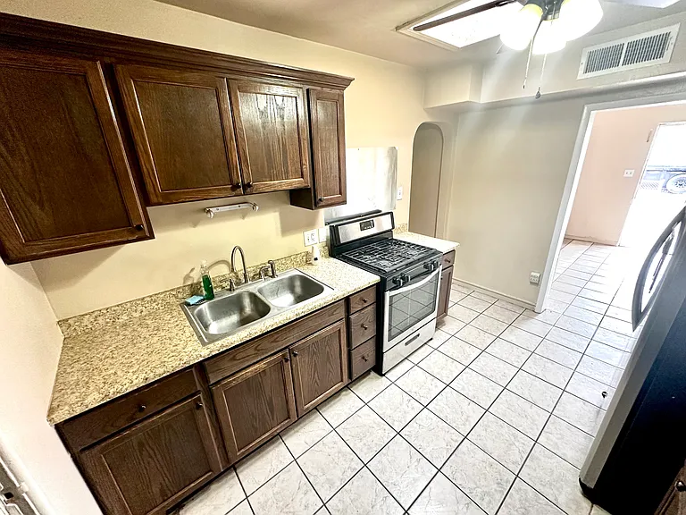 7505 Acapulco Ave — Photo 9