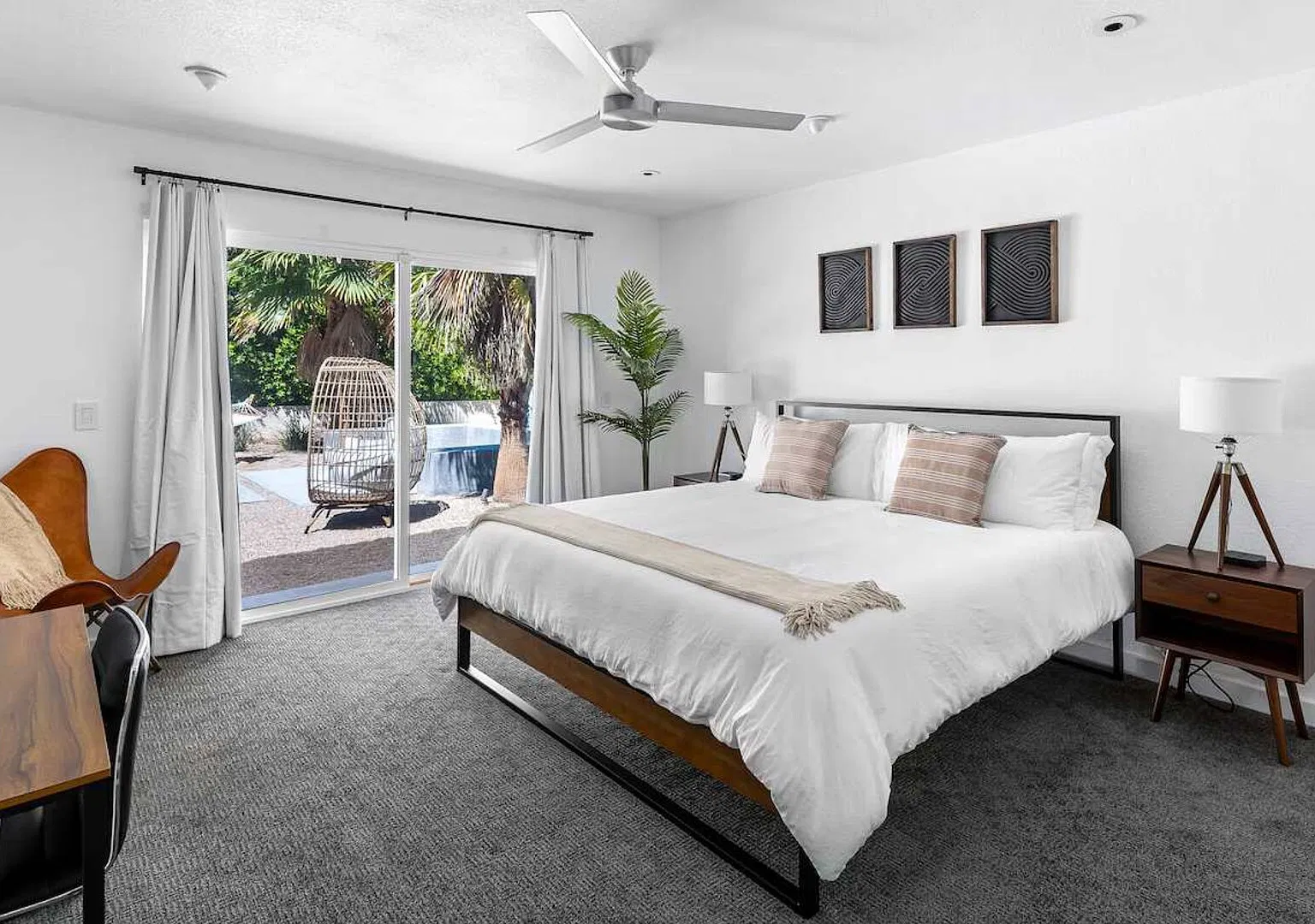 Palm Springs Luxury: Pool, Hot Tub & Downtown Access — Photo 3