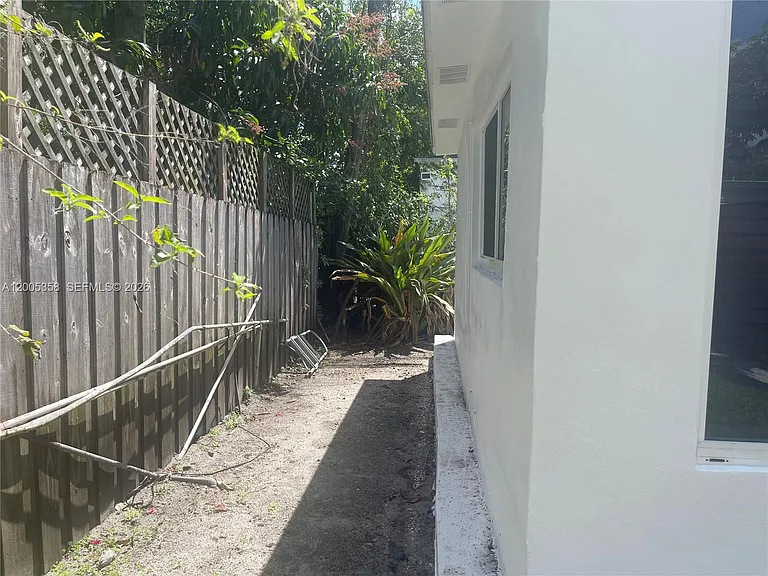 554 NE 74th St #2 — Photo 30