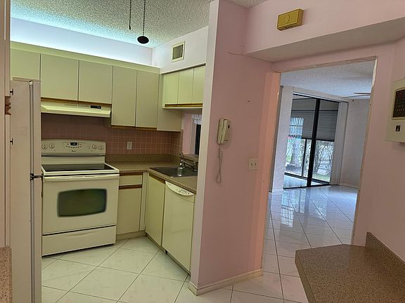 5th image of 5451 Verona Drive #G