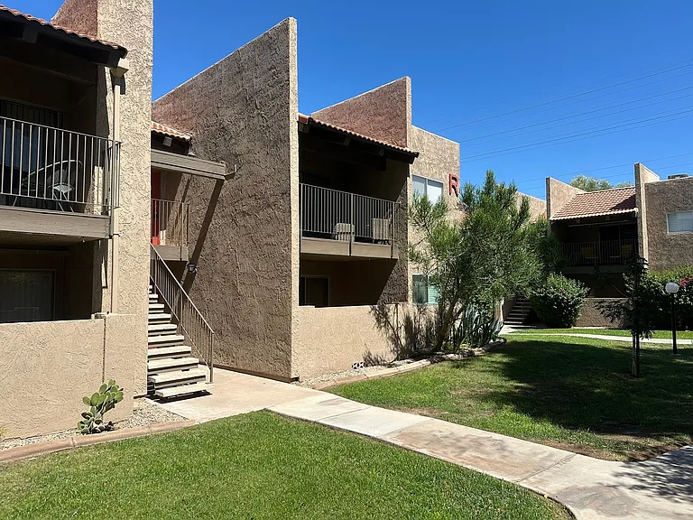 5525 E Thomas Rd #R8 — Photo 2