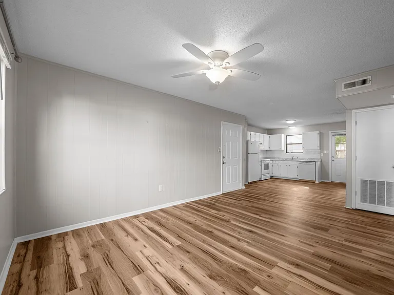 101 Ravenwood Dr #B — Photo 2
