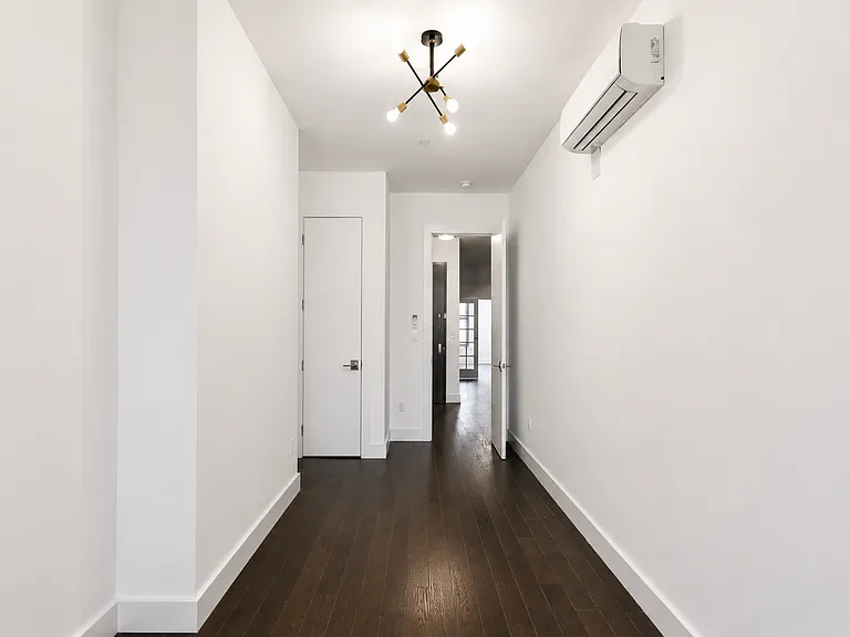 1110 Halsey St #2 — Photo 9