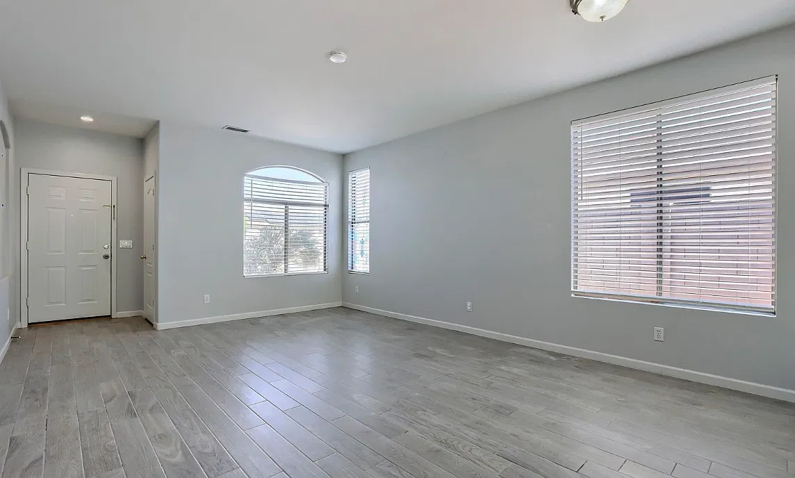3 bed, 1596 sqft, $2,200 — Photo 2