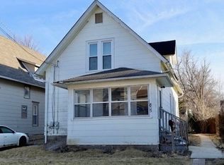 835 Oak St, Elgin, IL 60123