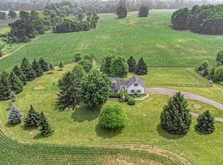 10321 Chase Lake Rd, Fowlerville, MI 48836