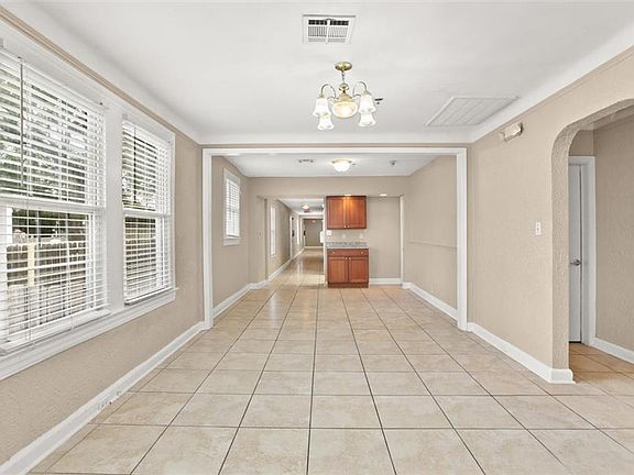 5th image of 645 Saint George Ave