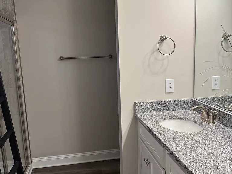 306 Clarendon Ct — Photo 36