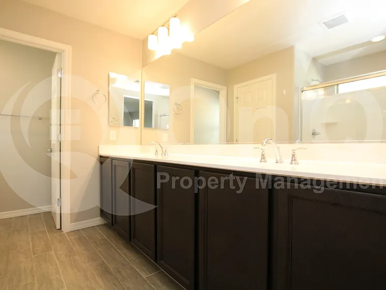 5742 W Raymond St — Photo 12
