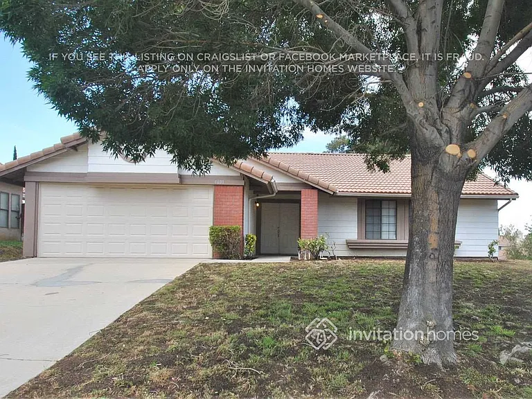 4601 Vitrina Ln — Photo 2