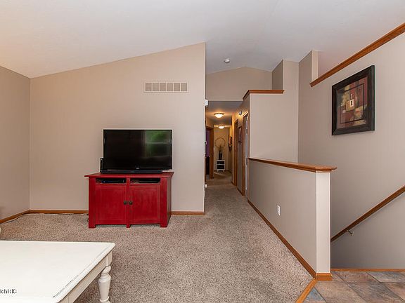 4th image of 4827 Yellow Pine Ln