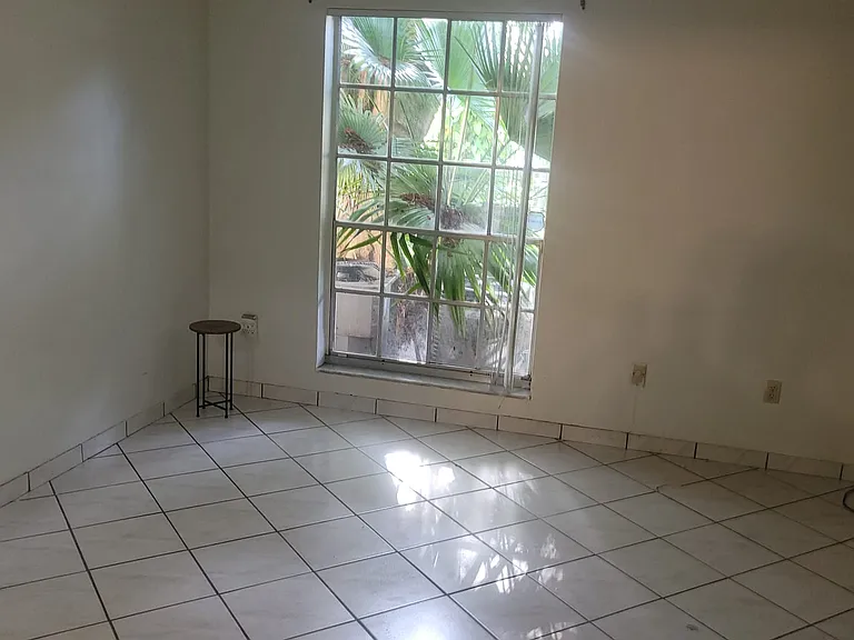 10786 N Kendall Dr #D11 — Photo 2