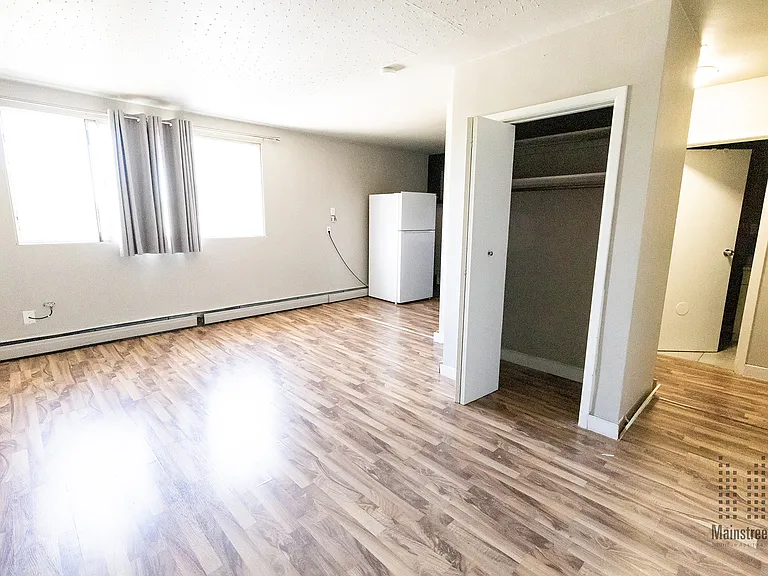2619 17a St SW — Photo 15