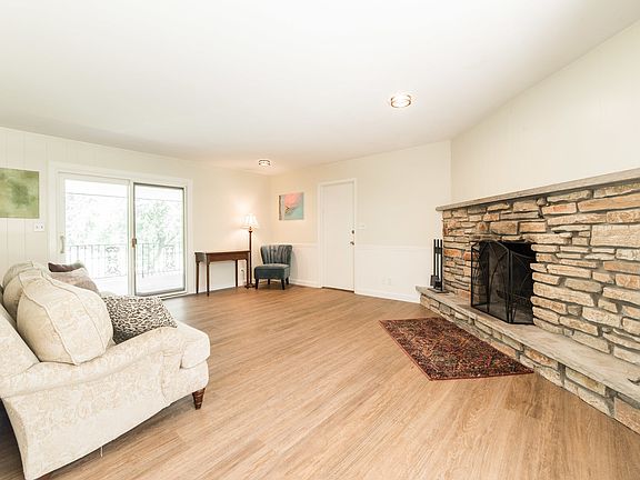 2nd image of 609 Joanne Ln