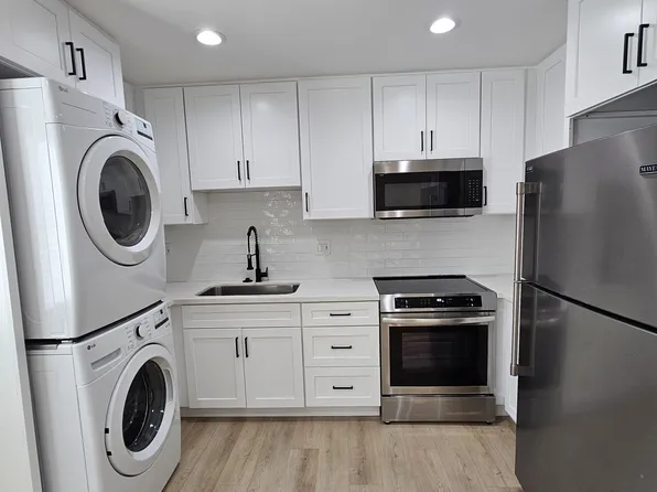 11651 Sunglow St, Santa Fe Springs, CA 90670