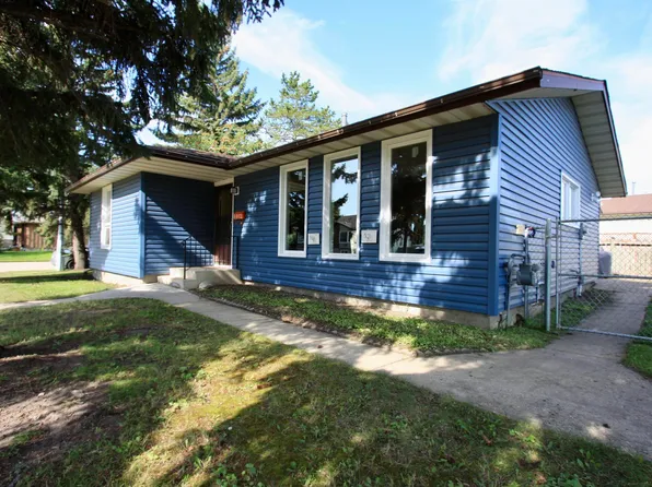 8912 99th Ave, Morinville, AB T8R 1K4