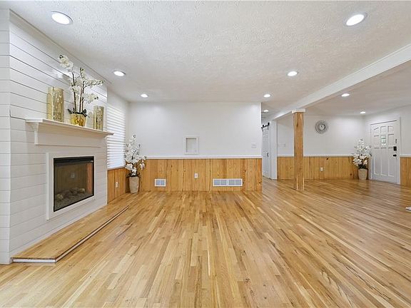 5th image of 5692 Rosser Ct