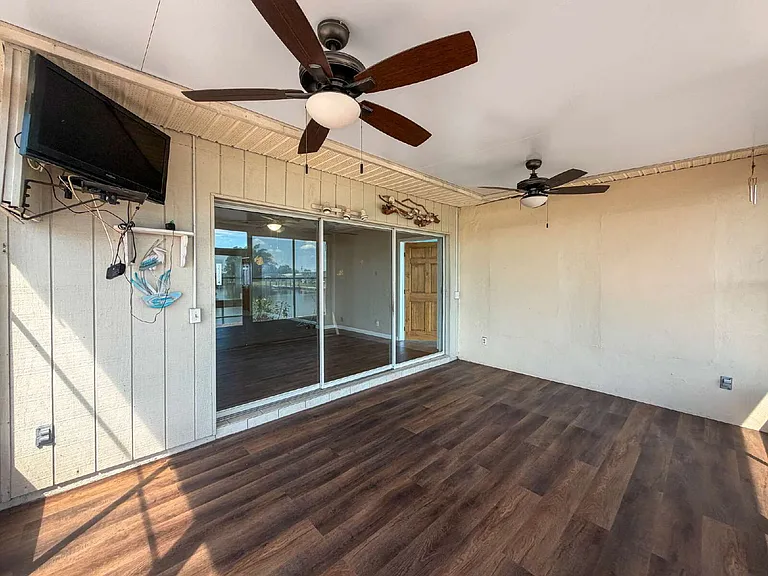 21160 Edgewater Dr — Photo 24