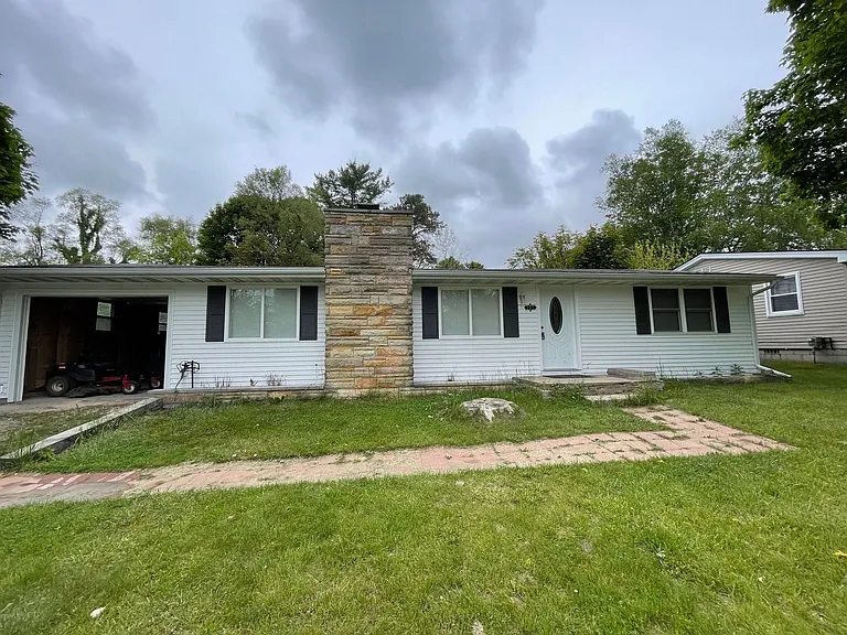 321 Monroe St — Photo 1