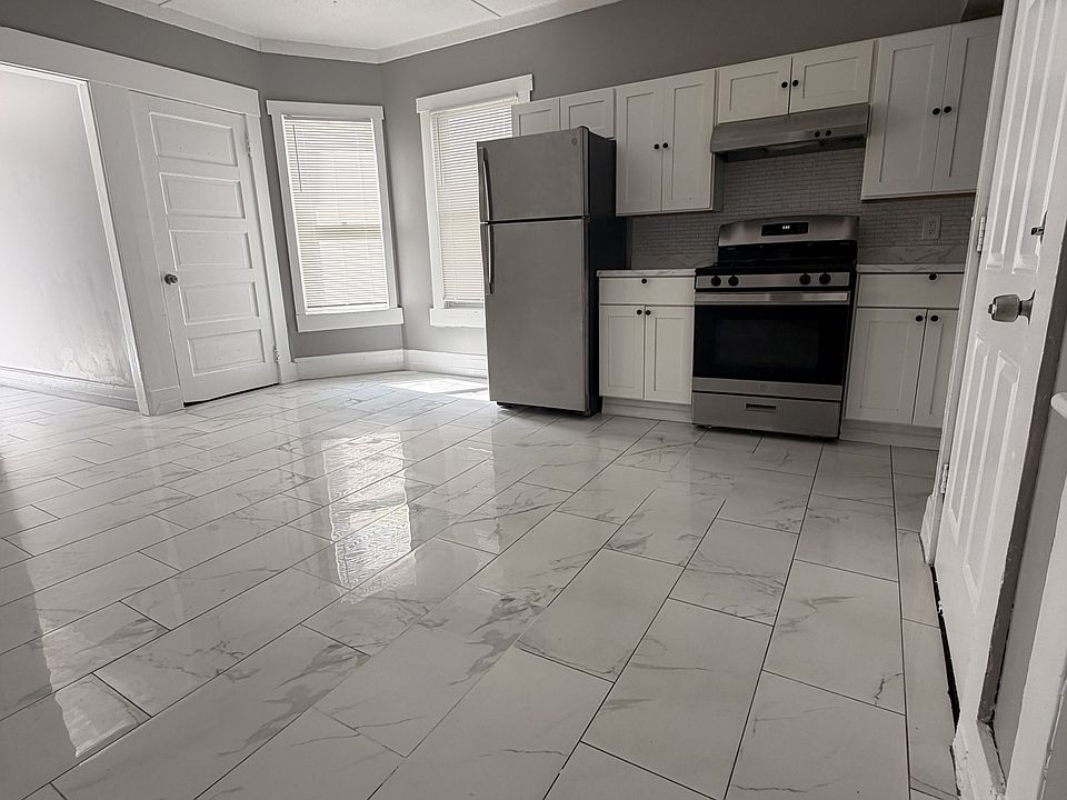 1st image of 232 View St #1