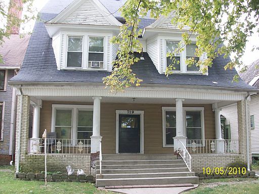 1st image of 719 E Washington St APT 1