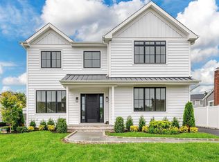 26 Jamaica Ave, Plainview, NY 11803